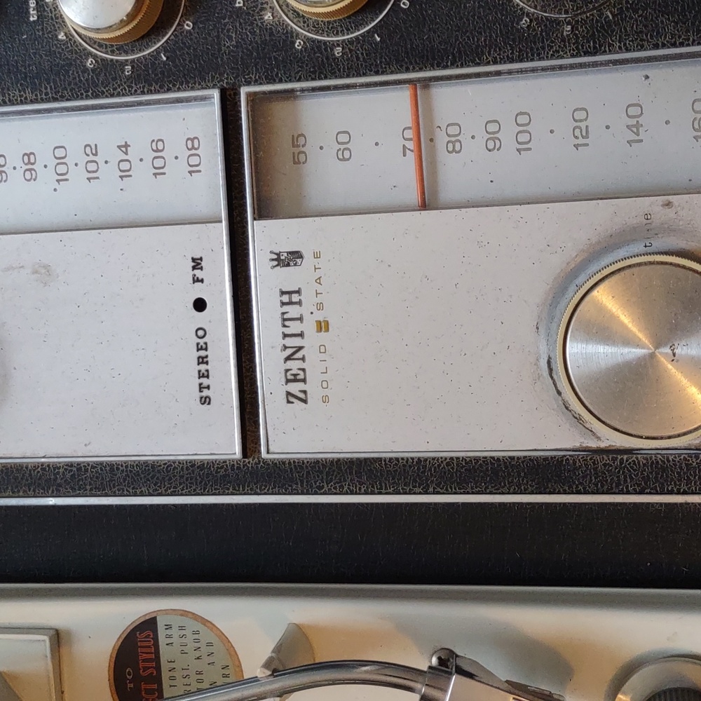 A retro record player and radio zenith